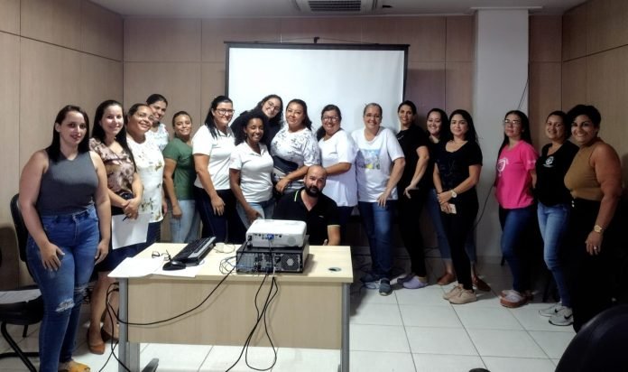 Secretaria Municipal de Saúde capacita profissionais para vacinação antirrábica