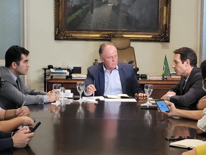 Casagrande anuncia redução do ICMS de combustíveis, energia elétrica e comunicação
