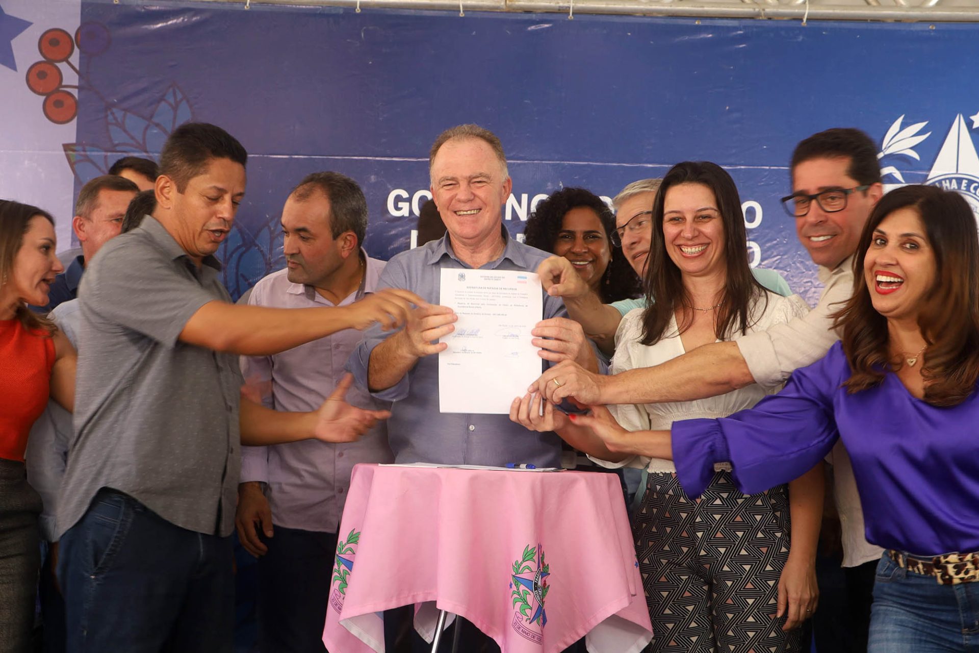 Governador Casagrande anuncia novos investimentos em Vila Pavão