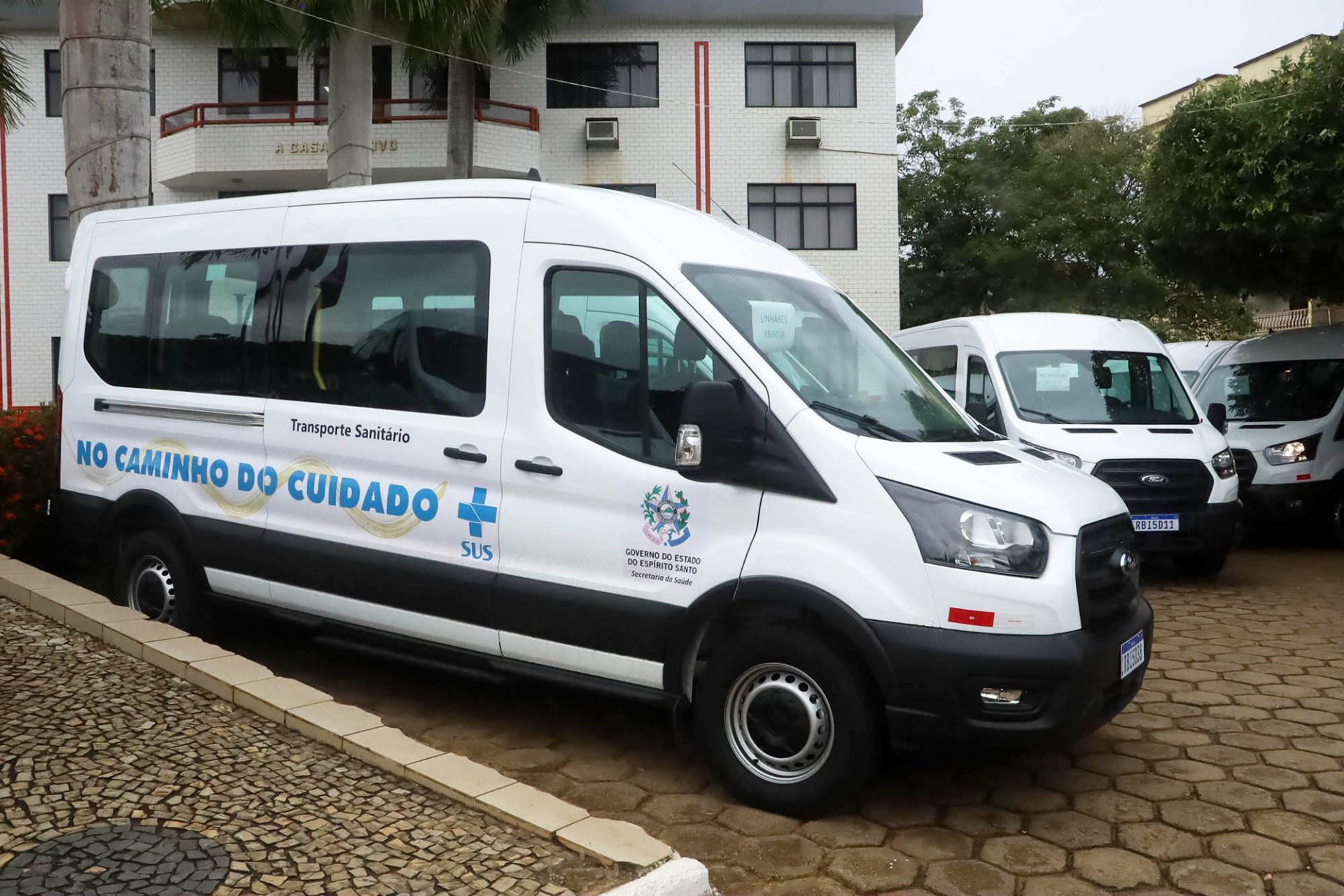Municípios das microrregiões Rio Doce, Centro-Oeste e Noroeste recebem equipamentos e vans para transporte sanitário