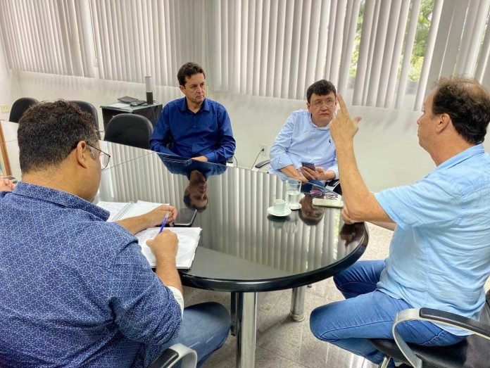 Prefeito vai ao DER buscar melhorias para rodovias de Itapemirim