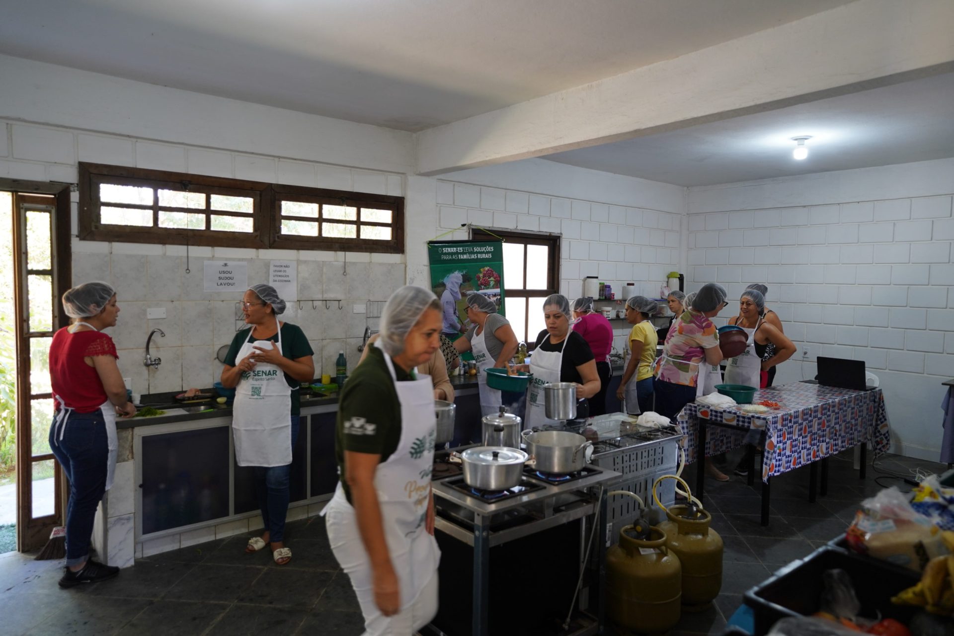 Prefeitura capacita cozinheiras da rede municipal de ensino com o curso de preparação de alimentos – News Marataízes