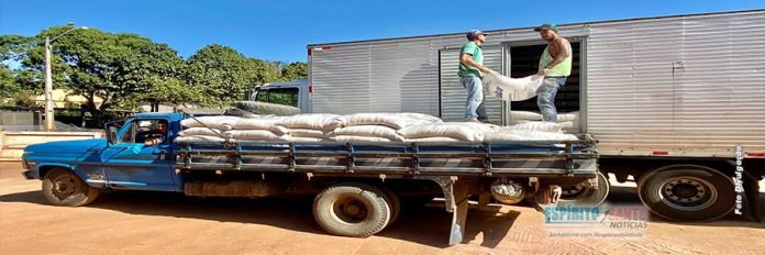 Kennedy: Programa Especial de Atendimento ao Produtor Rural distribui ração para cerca de 300 pecuaristas