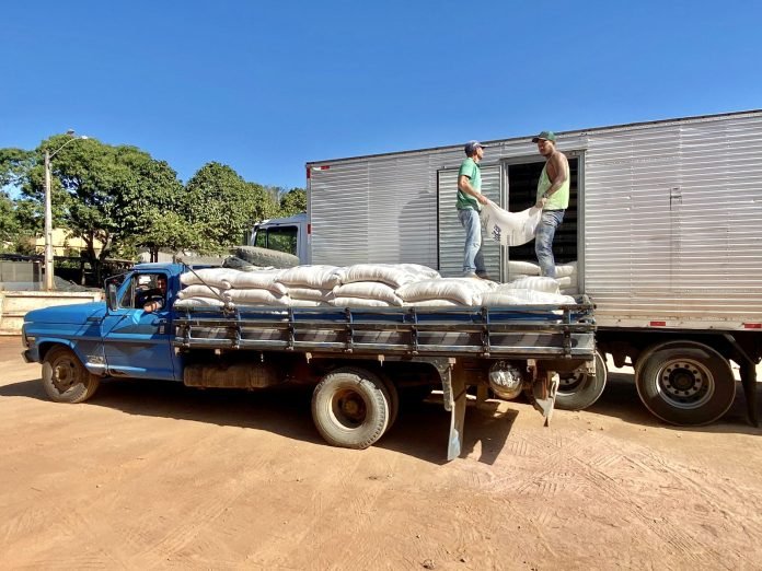 Programa Especial de Atendimento ao Produtor Rural distribui ração para cerca de 300 pecuaristas – Notícias Prefeitura de Kennedy