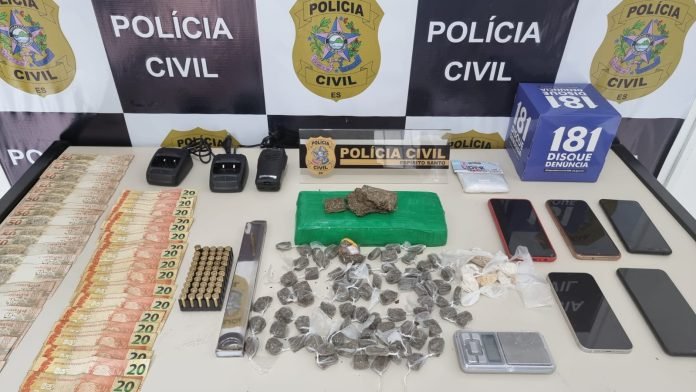 Mulher é presa suspeita de tráfico drogas em Cachoeiro de Itapemirim