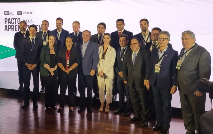 Governador participa de evento que debate rumos da Educação Básica no País