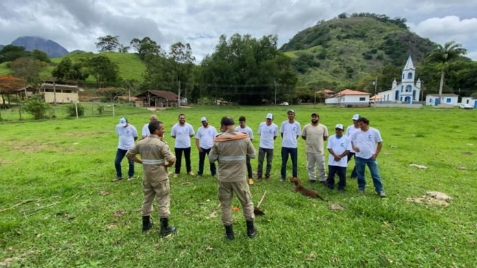 Prevines realiza curso de brigadista de incêndios florestais no Monast