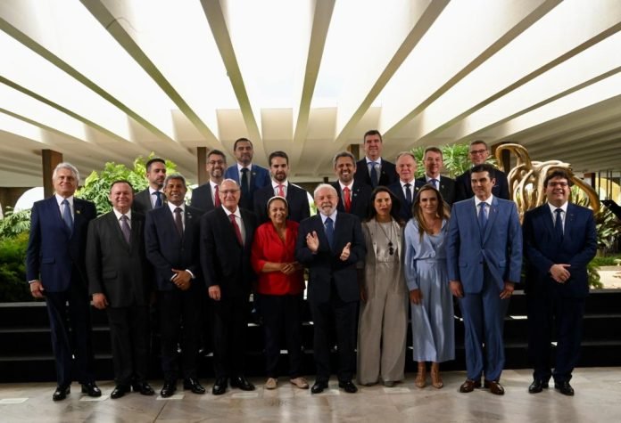 Casagrande defende pautas prioritárias do Espírito Santo em reunião com presidente Lula