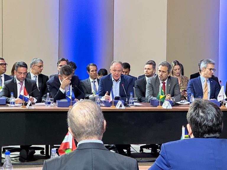 Casagrande participa de reunião do Fórum dos Governadores em Brasília