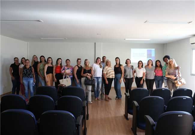 ANTES DO INÍCIO DA VACINAÇÃO, ENFERMEIROS E TÉCNICOS RECEBERAM ORIENTAÇÕES TÉCNICO-OPERACIONAIS