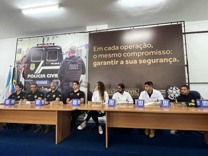 Equipe da Deic prende suspeitos de assaltarem casa de médico Equipe da Deic prende suspeitos de assaltarem casa de médico na Serra