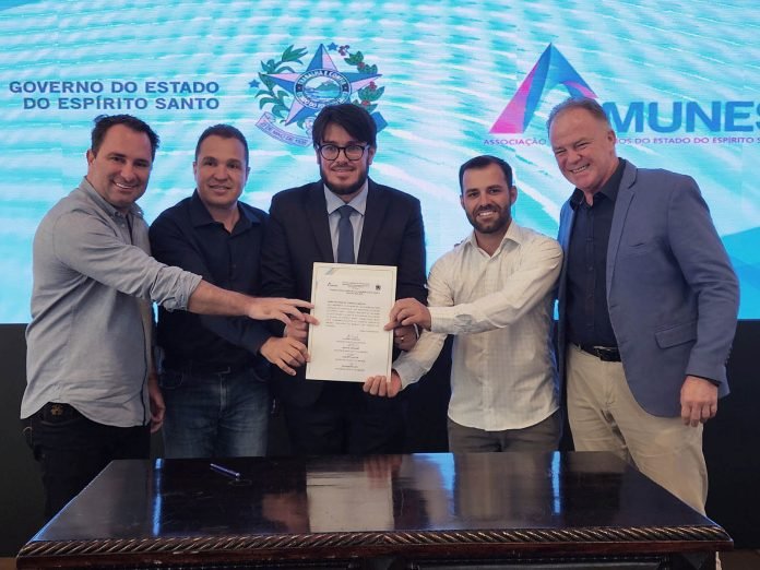 Governador recebe nova diretoria de entidade dos prefeitos capixabas Governador recebe nova diretoria de entidade dos prefeitos capixabas