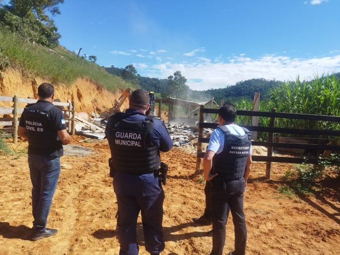 Polícia Civil realiza operação para combater comércio de carne clandestina Polícia Civil realiza operação para combater comércio de carne clandestina