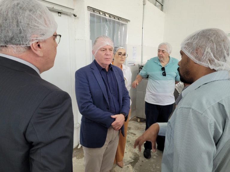 Governador visita cozinha integrada em funcionamento no Complexo de Xuri