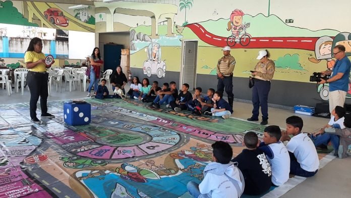 Maio Amarelo: estudantes participam de ações educativas no Detranzinho