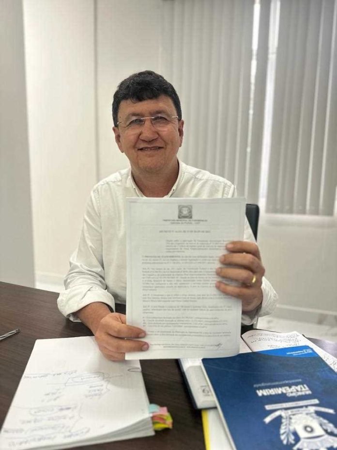 PREFEITO DE ITAPEMIRIM ASSINA DECRETO QUE APROVA LOTEAMENTO COM 140 LOTES EM ITAPEMIRIM