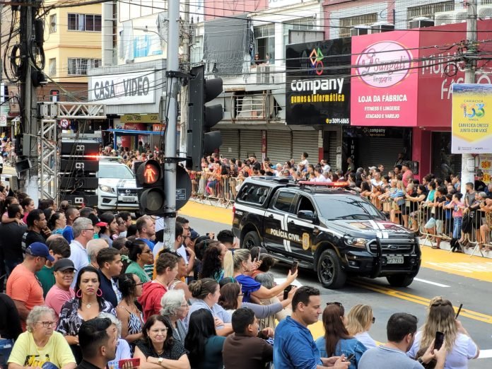 Policiais e Bombeiros participam de desfile cívico-militar em comemoração aos 133 anos de Cariacica