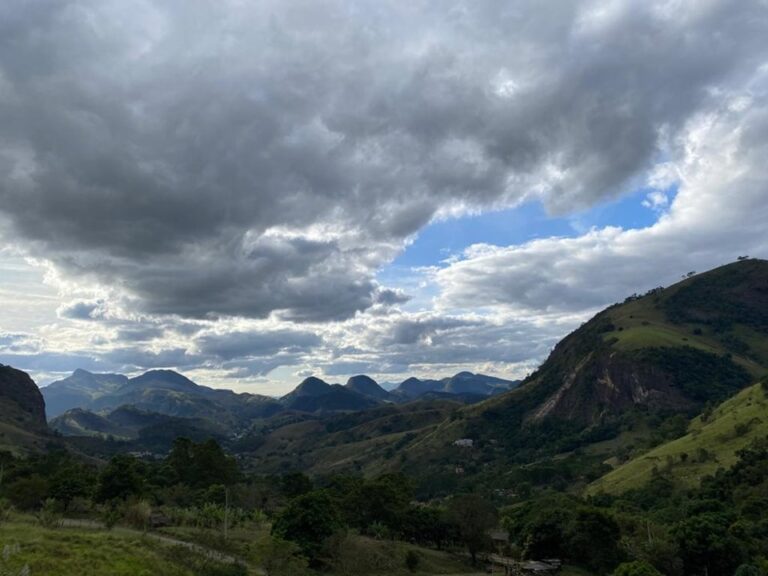 Parque Estadual Cachoeira da Fumaça e Monumento Natural Serra das Torres recebem visita técnica do Iema