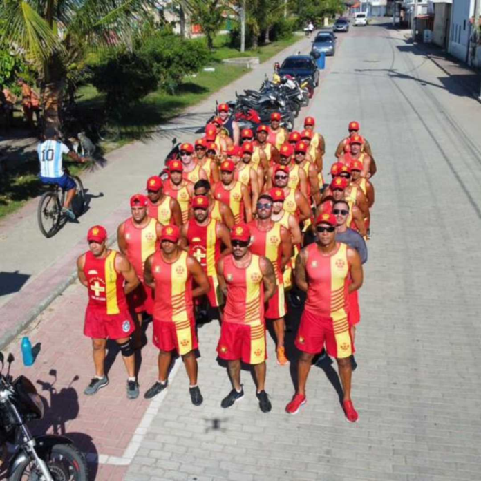 BANHISTAS TÊM PRAIAS SEGURAS O ANO INTEIRO EM ITAPEMIRIM