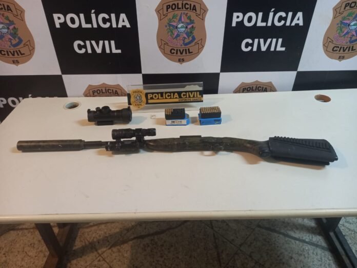 Delegacia da Mulher de Colatina apreende espingarda e munições durante diligências