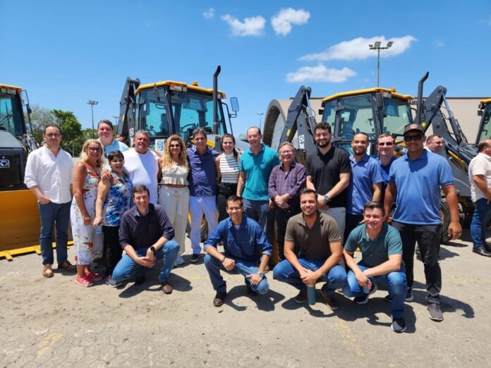 Governo do Estado entrega máquinas e equipamentos agrícolas para 26 municípios 