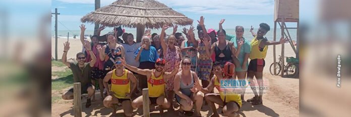 Projeto Terceira Idade oferece dia de lazer seguro para idosos no mar de Presidente Kennedy