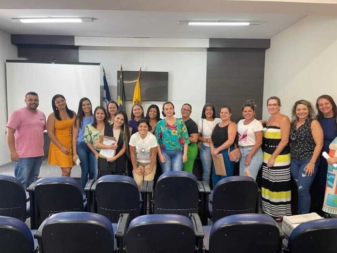 VACINAÇÃO É TEMA DE REUNIÃO COM PROFISSIONAIS DA SAÚDE 