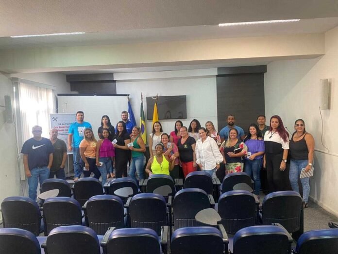 SERVIDORES DE ITAPEMIRIM PARTICIPAM DE PALESTRA SOBRE O COMBATE ÀS LER/DORT