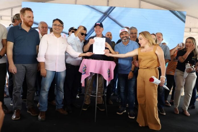 Governador inaugura obras e autoriza novos investimentos em São José do Calçado