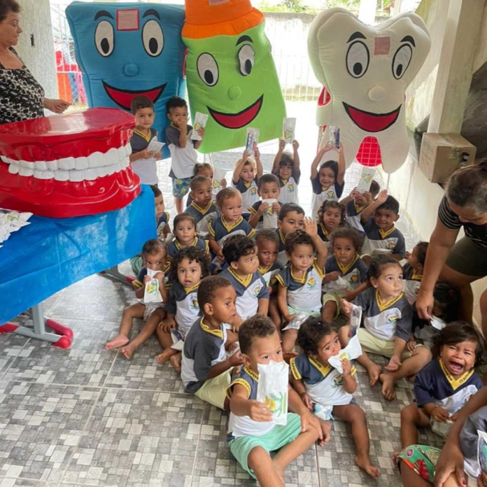 PALESTRA E ESCOVAÇÃO SUPERVISIONADA NAS ESCOLAS DE ITAPEMIRIM
