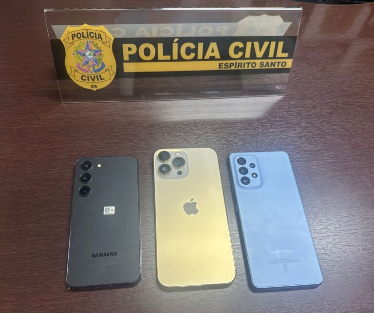 Polícia Civil recupera três celulares que haviam sido furtados na Praia do Canto