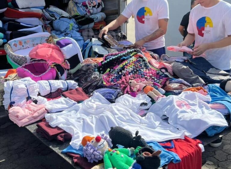 Sistema prisional fabrica roupas infantis para doação às vítimas das chuvas