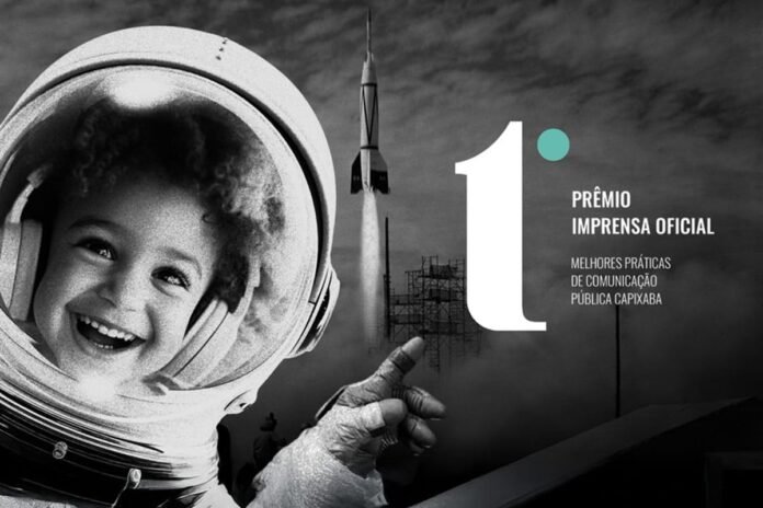 um menino de astronauta sorrindo e informações do prêmio