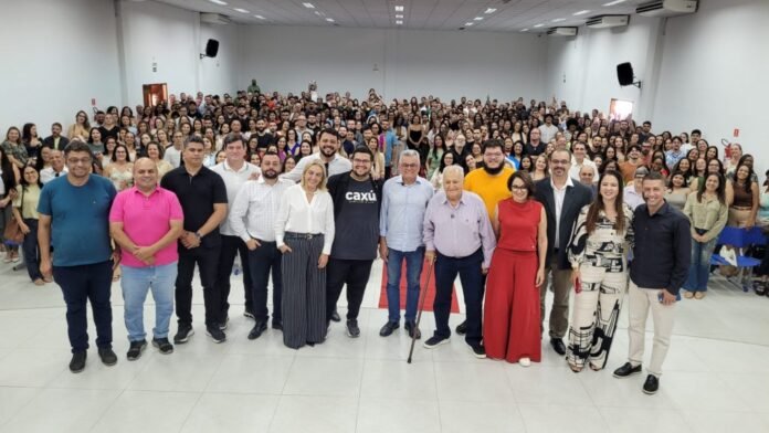 Prefeitura de Cachoeiro empossa 286 professores e anuncia novo concurso para mil docentes - Prefeitura de Cachoeiro de Itapemirim