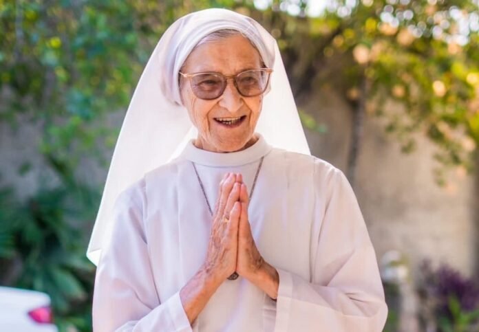 Prefeitura de Cachoeiro decreta luto oficial de três dias pelo falecimento da Irmã Otília - Prefeitura de Cachoeiro de Itapemirim