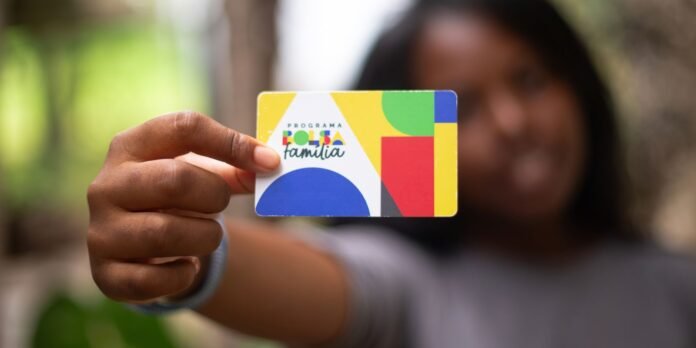 Caixa libera Bolsa Família para beneficiários com NIS final 8 Caixa paga Bolsa Família a beneficiários com NIS de final 8