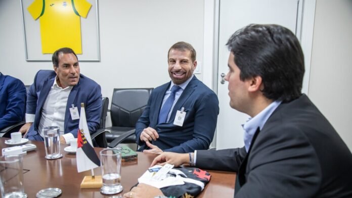 Pedrinho e Edmundo, ídolos do Vasco em reunião no Ministério do Esporte