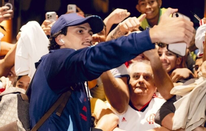 Flamengo desembarca em Belo Horizonte para enfrentar o Cruzeiro pelo Brasileirão
