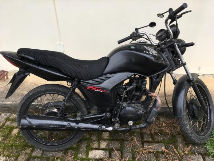 Polícia Civil recupera motocicleta furtada em Alegre