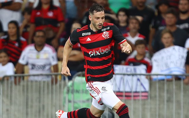 Viña tem situação exposta nos bastidores do Flamengo e agita torcida