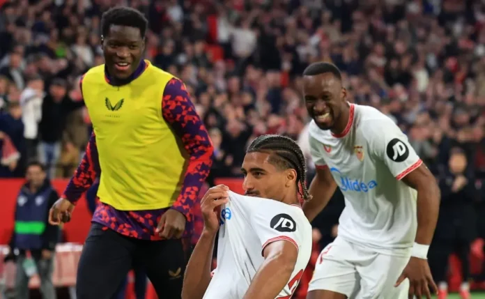 Leverkusen analisa Badé, mas Chelsea se junta à disputa por zagueiro avaliado em R$ 159,46 milhões