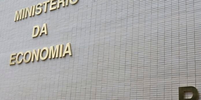 MP prevê cortes de R$ 4,28 bi em gastos obrigatórios MP alternativa a IOF prevê R$ 4,28 bi de corte de gastos em 2025