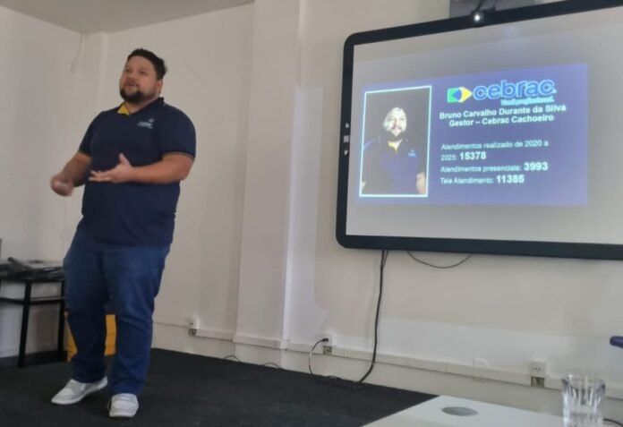 Servidores municipais participam de palestra sobre atendimento ao público - Prefeitura de Cachoeiro de Itapemirim