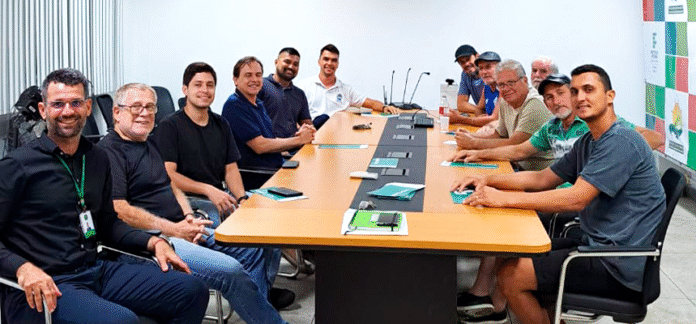Reunião no Ifes reúne poder público, empresários e especialistas para fortalecer setor de estaleiros em Piúma