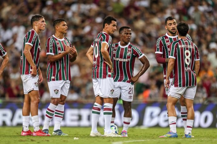 Rival do Fluminense busca vantagem, mas se complica e termina fluminense