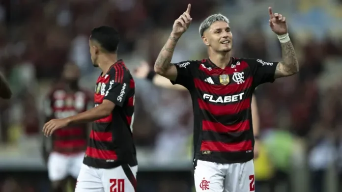 Varela abre o jogo sobre renovação com o Flamengo: 