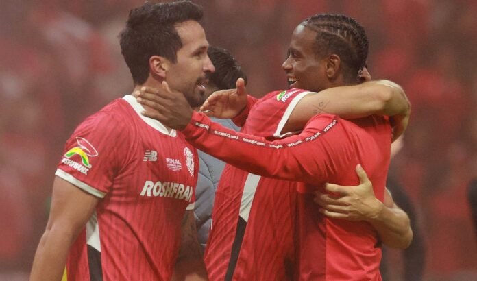 Vasco de olho em Helinho - Foto: Olé