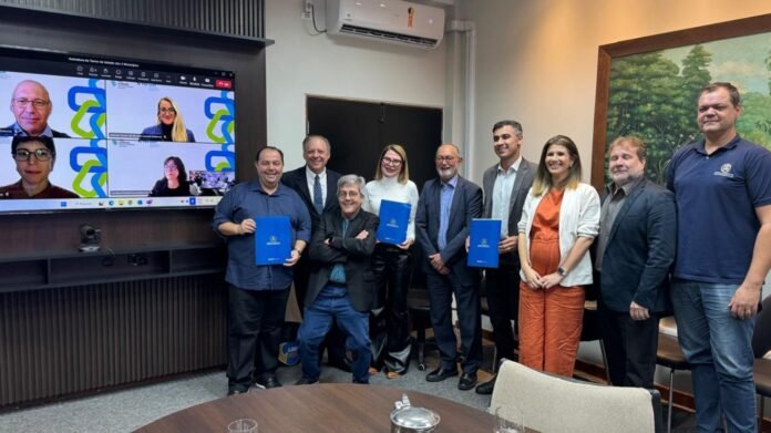 Notícia Anchieta, Serra e Montanha firmam termo de monitoramento e avaliação de políticas públicas com o TCE‑ES - Prefeitura Municipal de Anchieta