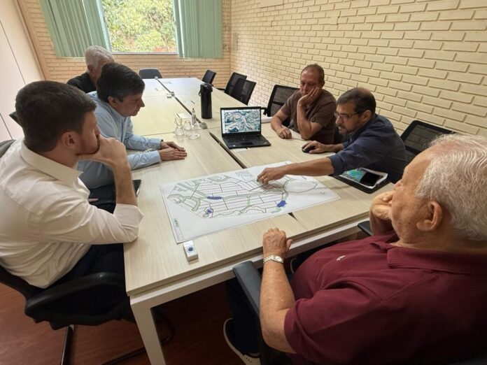 Diretoria da Cesan conhece projeto da Cidade Industrial de Pacotuba em Cachoeiro - Prefeitura de Cachoeiro de Itapemirim