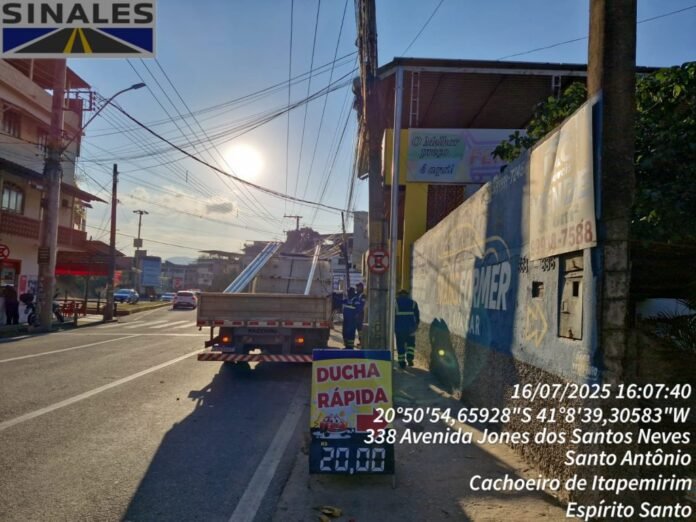 Cachoeiro: sinalização é reforçada na região do trevo do IBC em preparação para mudanças no trânsito e obras futuras - Prefeitura de Cachoeiro de Itapemirim